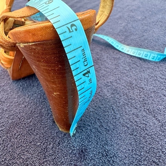 🎉Michael by Michael Kors Classic Brown Leather 5” Heels w/Gold Accents Size 8 - Picture 4 of 13